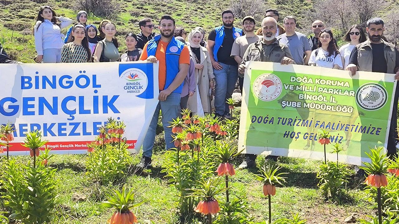 Bingöl'de Üniversiteliler Ters Laleleri İnceledi
