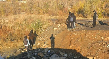 Okula Giden Öğrenciler Zor Durumda